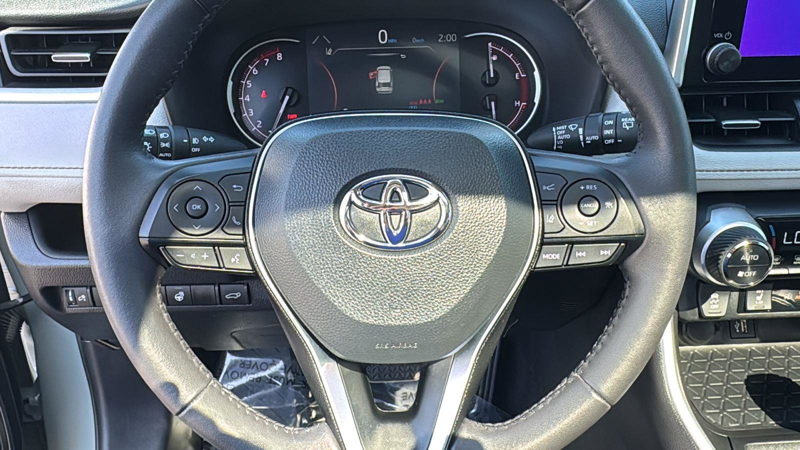 Used 2023 Toyota RAV4 XLE Premium image 15