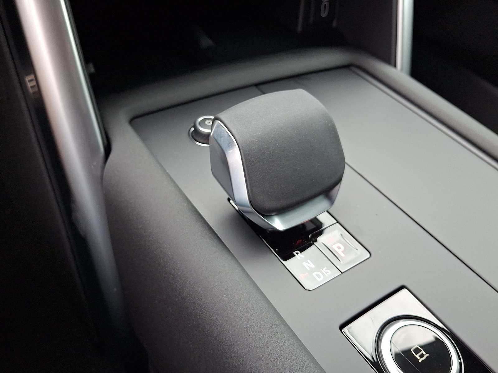 New 2026 Land Rover Discovery Limited Edition AWD/4WD image 13