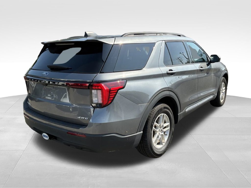 Used 2025 Ford Explorer Active AWD/4WD image 8
