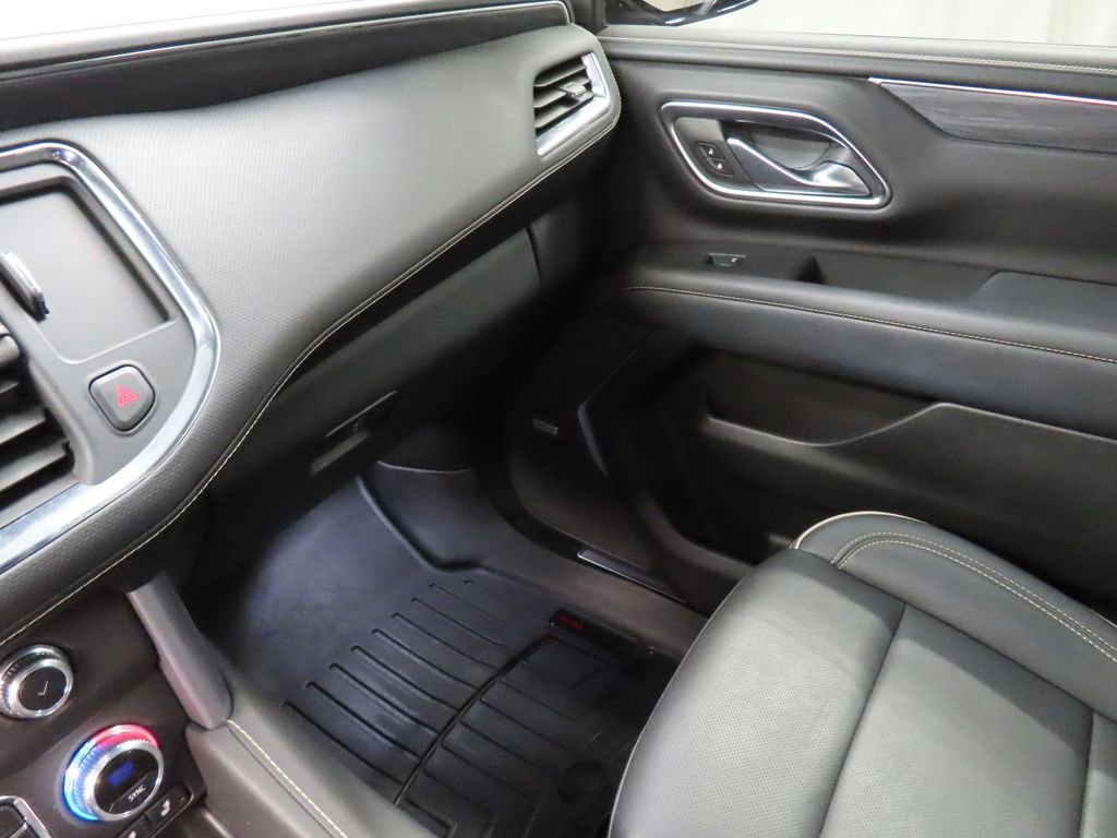 Used 2024 GMC Yukon SLT w/ SLT Luxury Package image 28