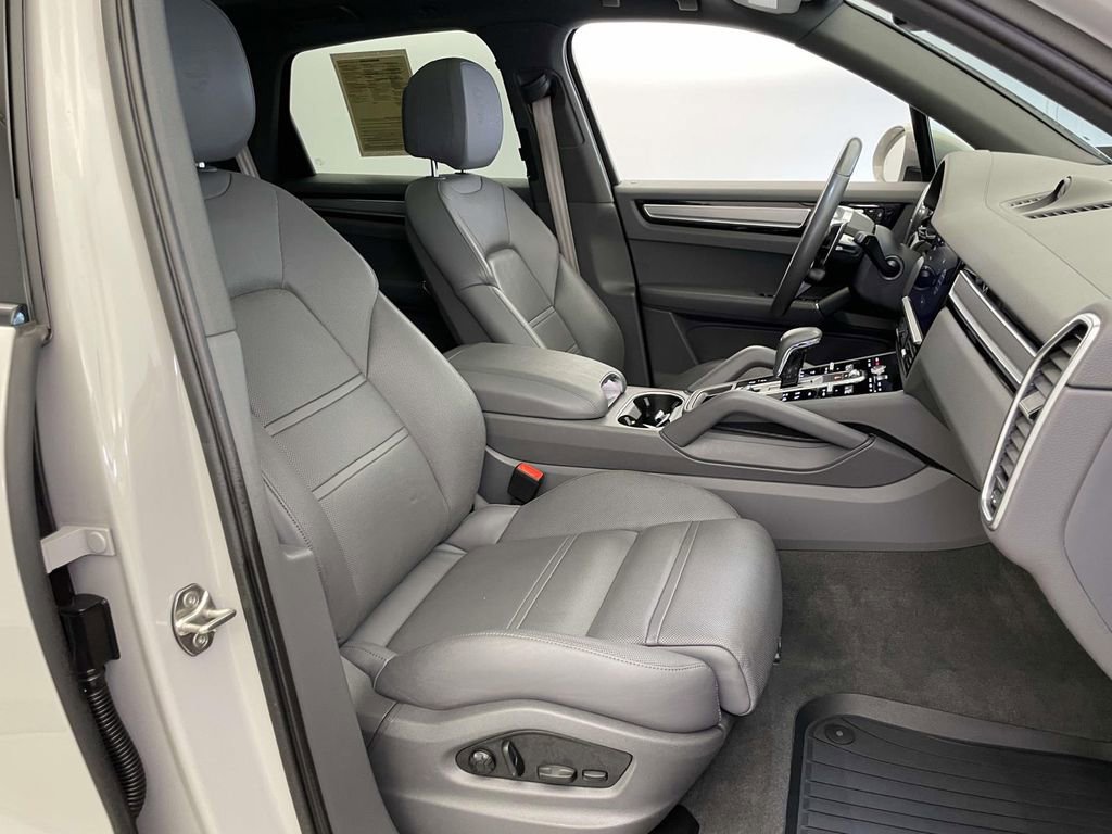 Certified 2023 Porsche Cayenne Platinum Edition AWD/4WD image 24