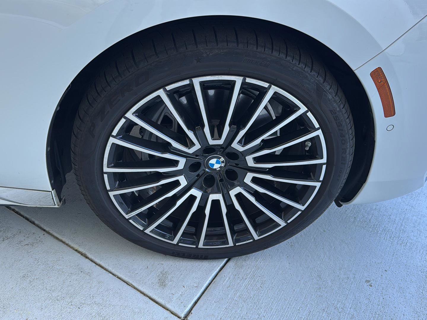 Certified 2024 BMW i7 xDrive60 w/ Executive Package AWD/4WD image 35