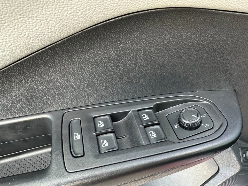 Used 2023 Volkswagen Taos SE image 20