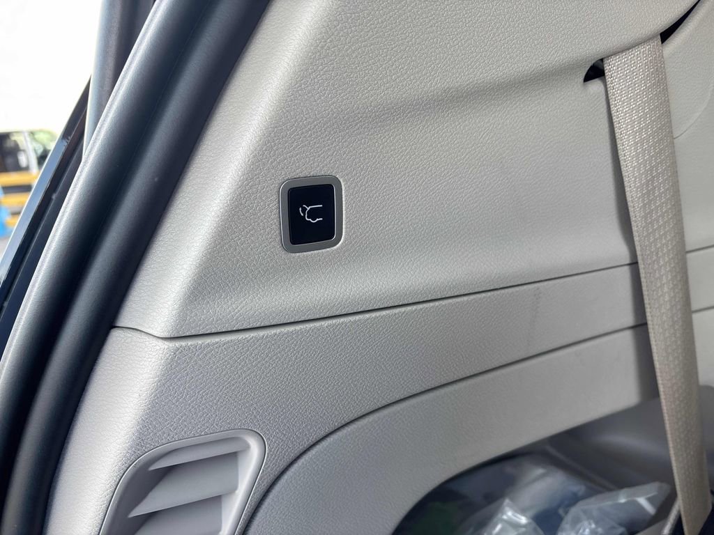 Used 2024 Chrysler Pacifica Touring-L image 49