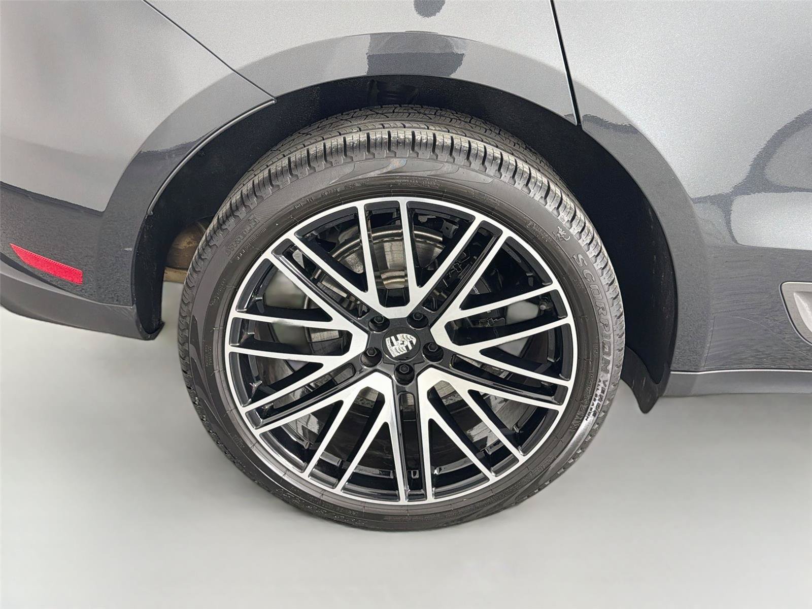 Certified 2026 Porsche Macan Turbo AWD/4WD image 13