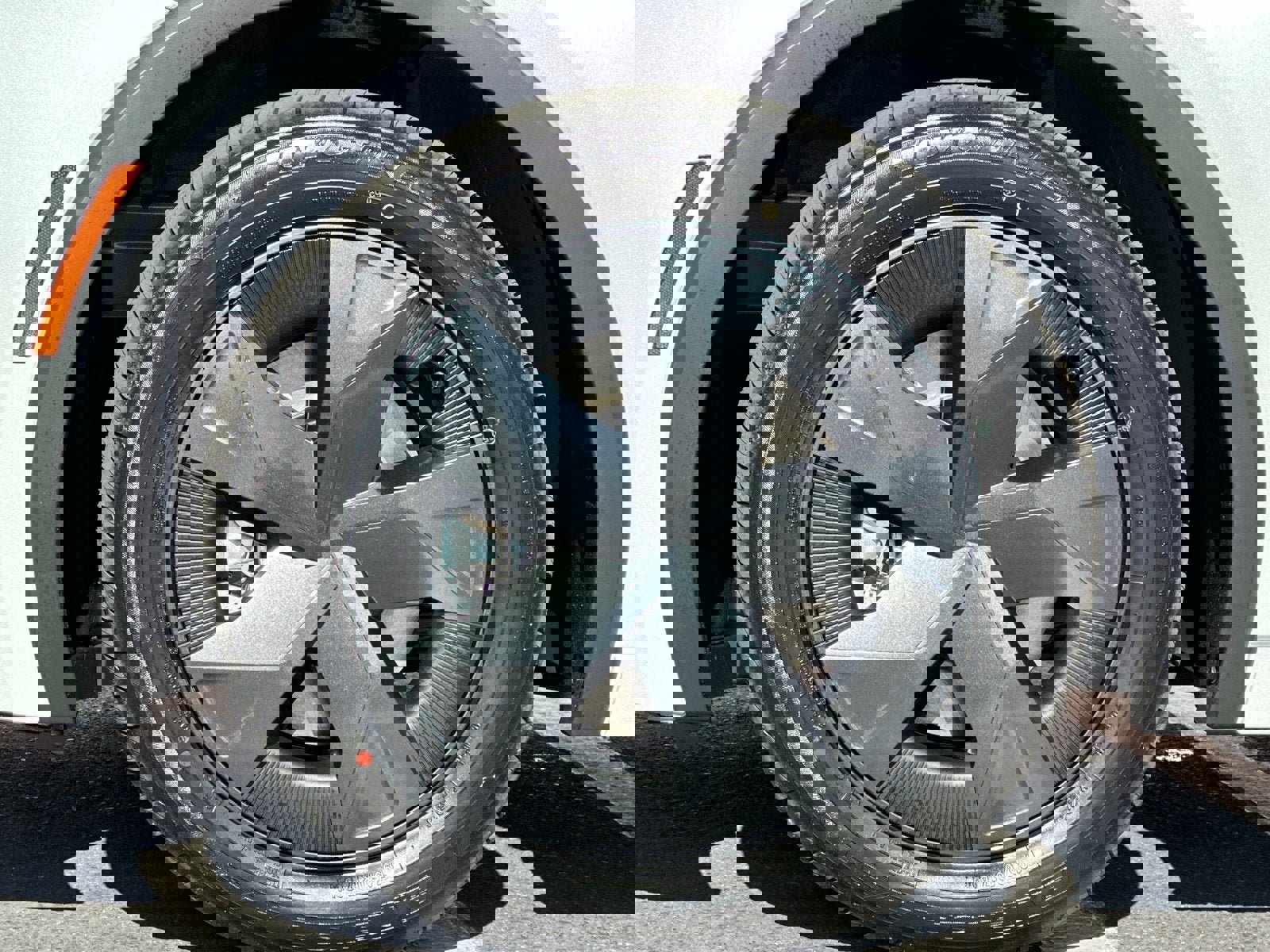 New 2026 Toyota Prius Plug-In Hybrid FWD image 23