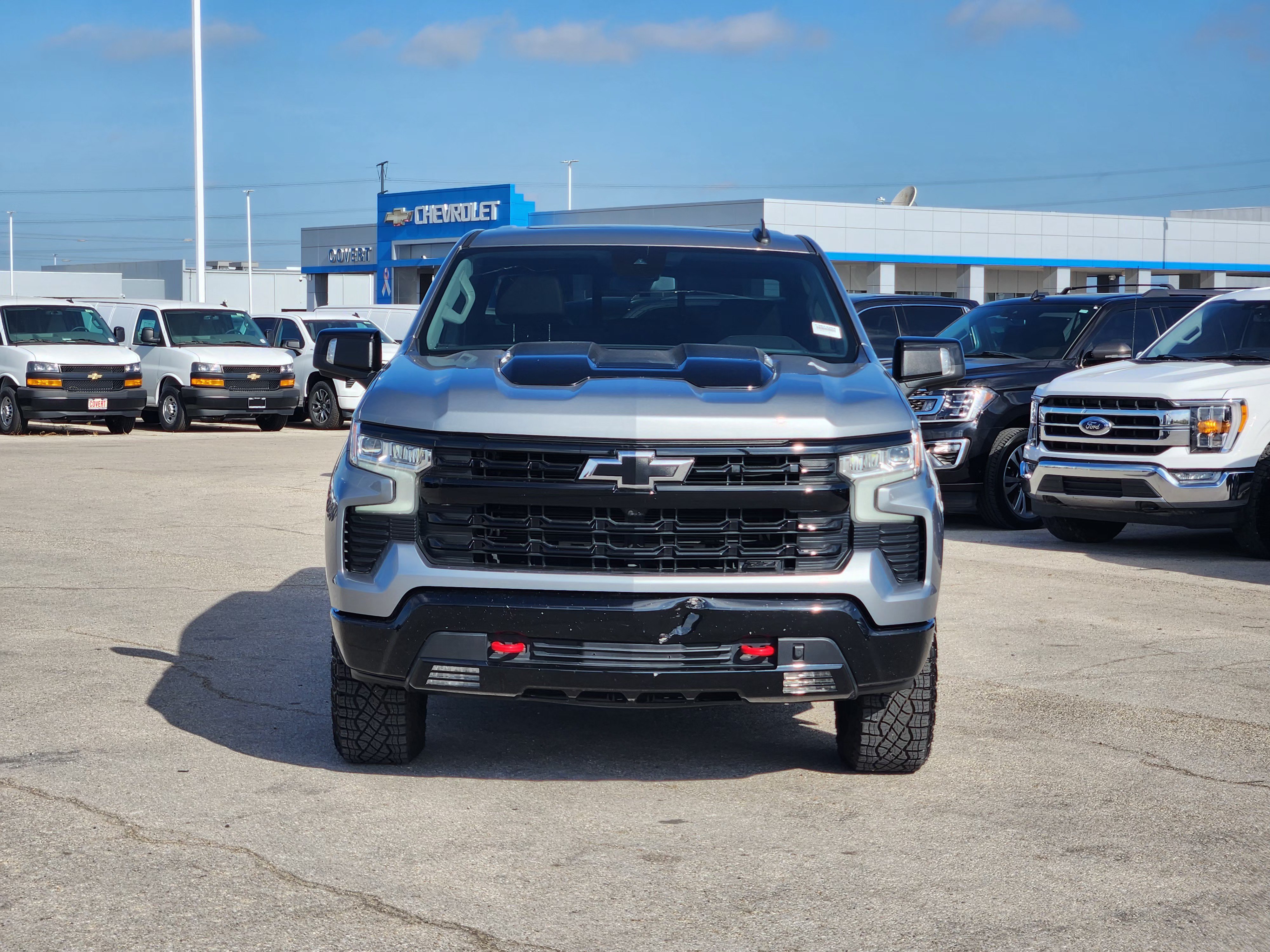 Used 2023 Chevrolet Silverado 1500 LT Trail Boss w/ LT Trail Boss Premium Package AWD/4WD image 2