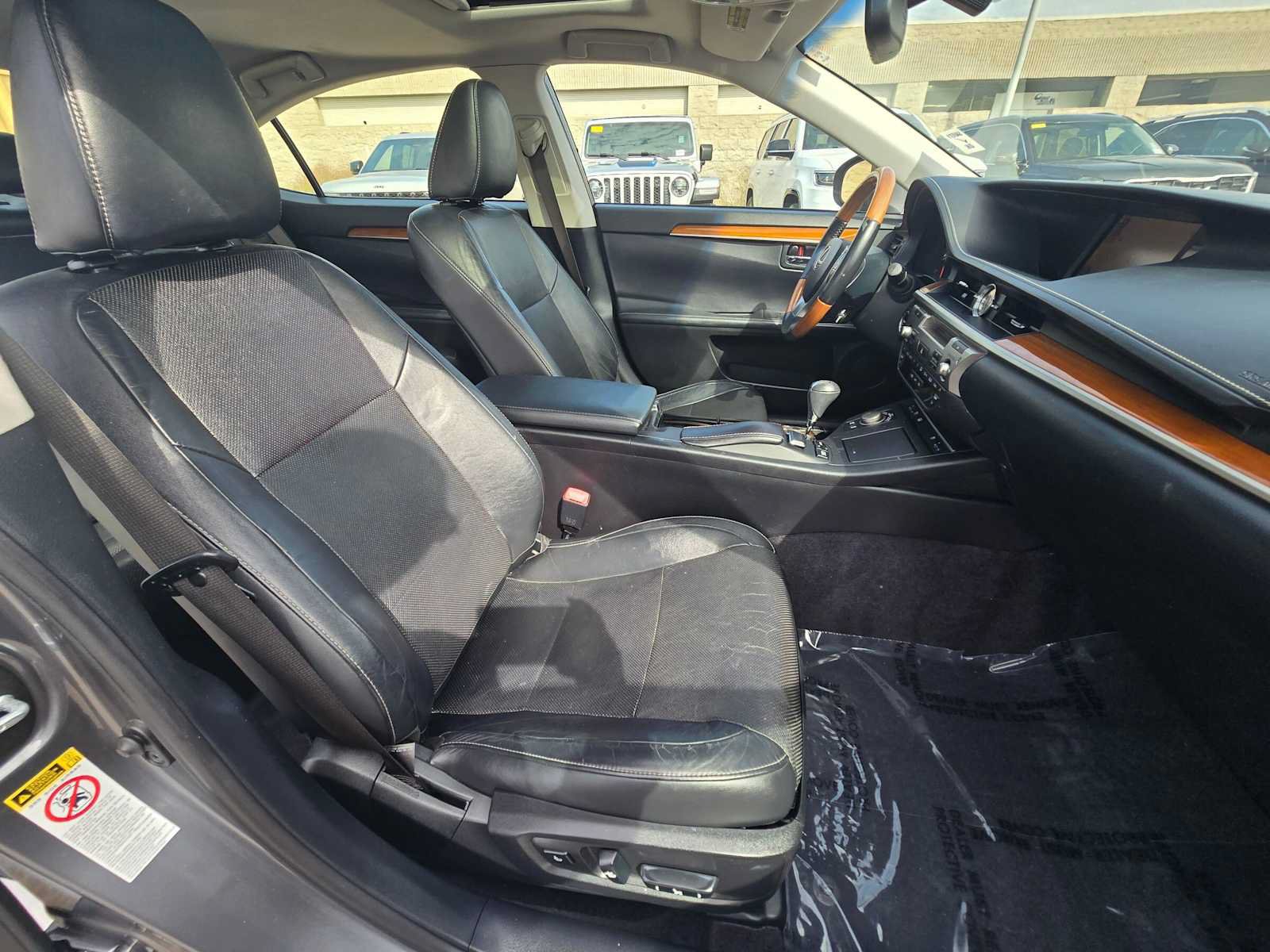 Used 2014 Lexus ES 300h w/ Luxury Package w/Bamboo Trim FWD image 10