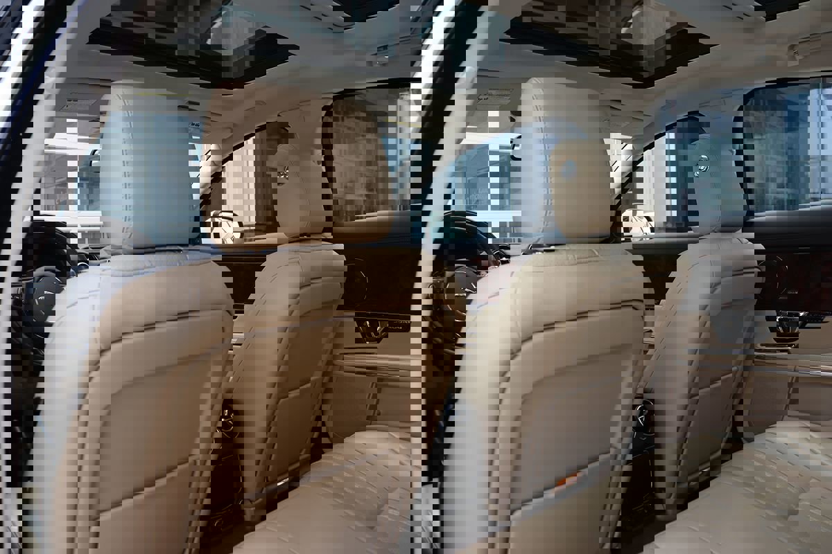 Used 2014 Jaguar XJ image 30