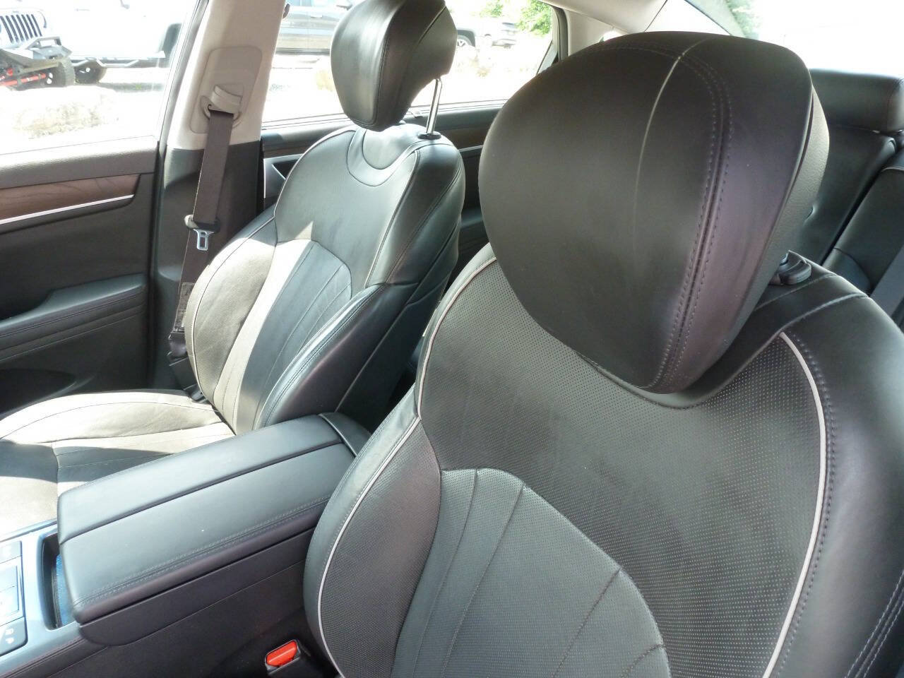 Used 2015 Hyundai Genesis 5.0 RWD image 22