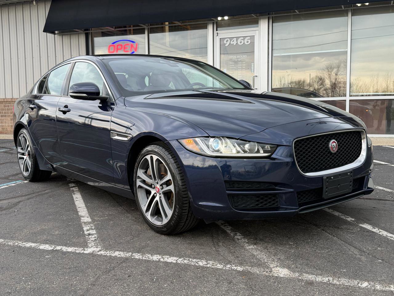 Used 2017 Jaguar XE Premium image 7