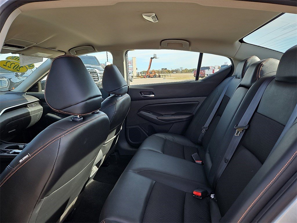 Used 2022 Nissan Altima 2.5 SR image 17