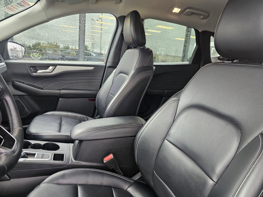 Certified 2025 Ford Escape Platinum AWD/4WD image 18