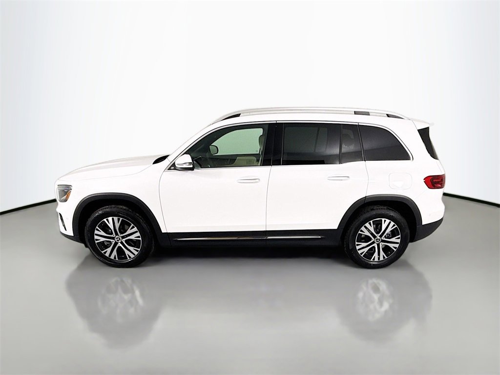 Used 2025 Mercedes-Benz GLB 250 4MATIC image 8