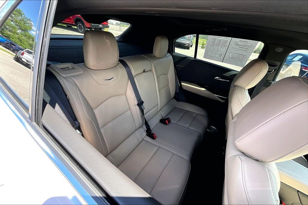 Used 2024 Cadillac XT4 Premium Luxury w/ Active Safety Package AWD/4WD image 36
