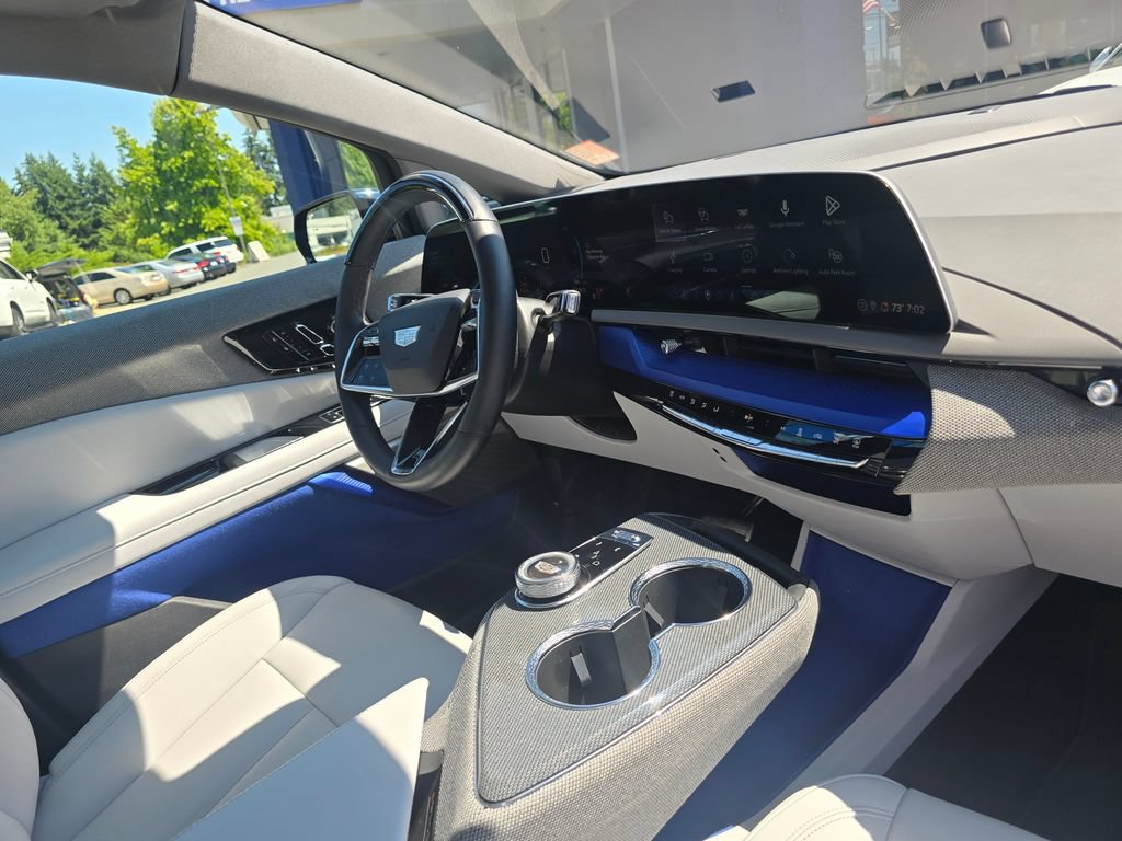 Used 2025 Cadillac Optiq Sport 1 w/ LPO, ONYX Package AWD/4WD image 10