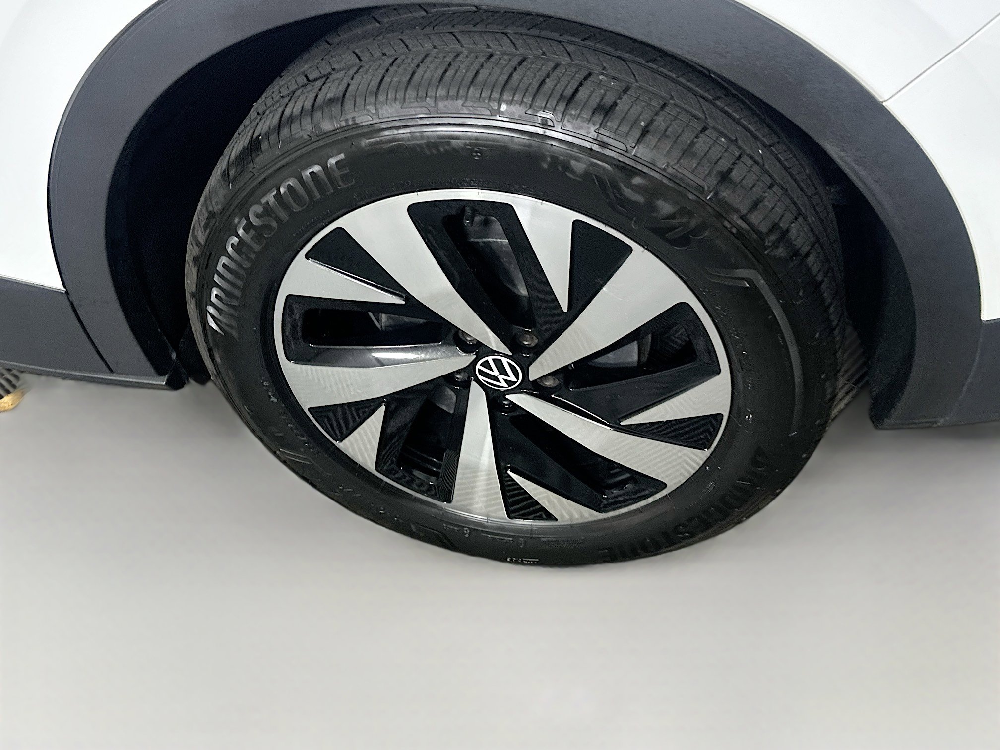 Used 2023 Volkswagen ID.4 Pro AWD/4WD image 11