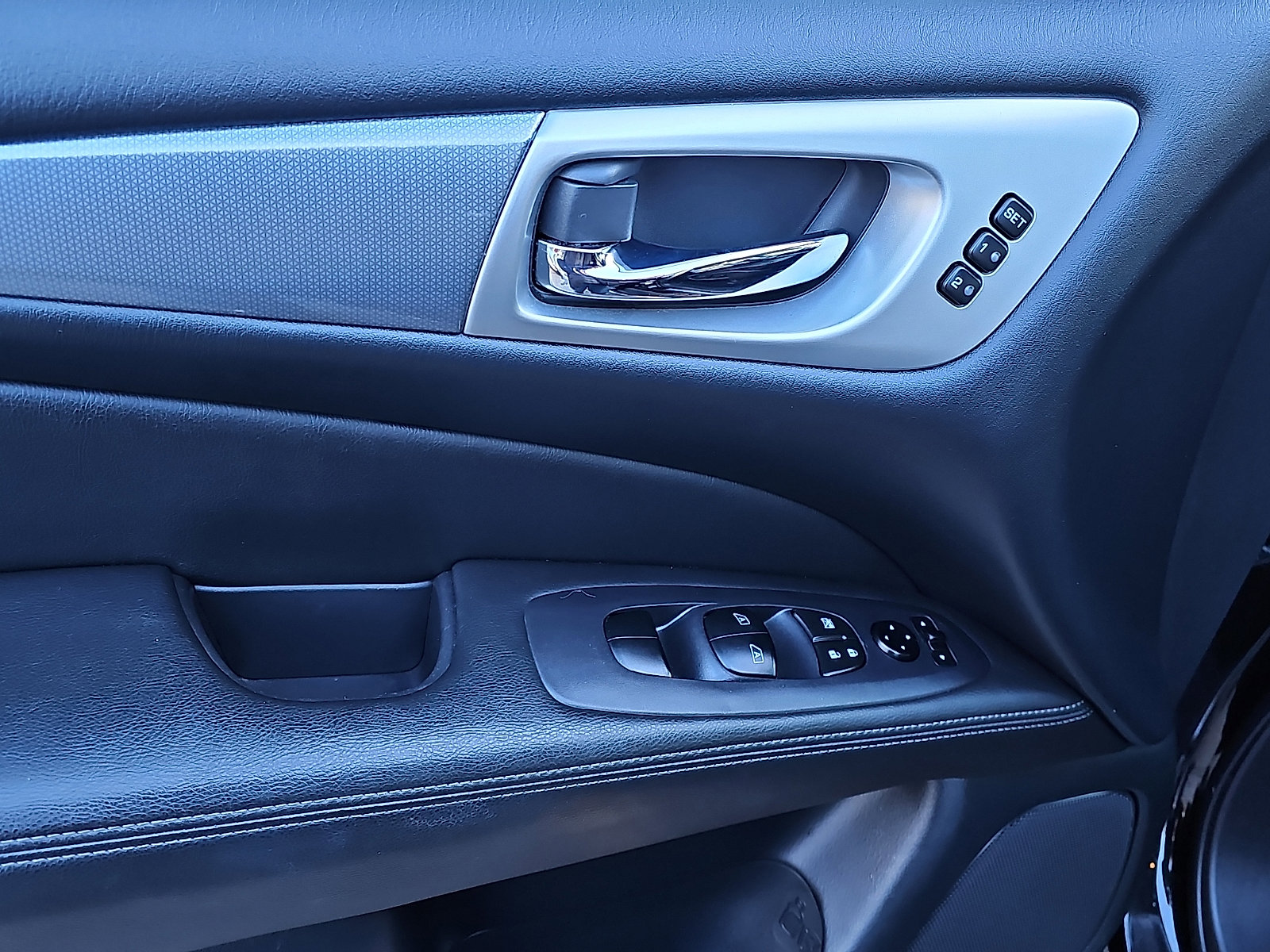 Used 2020 Nissan Pathfinder SL image 14