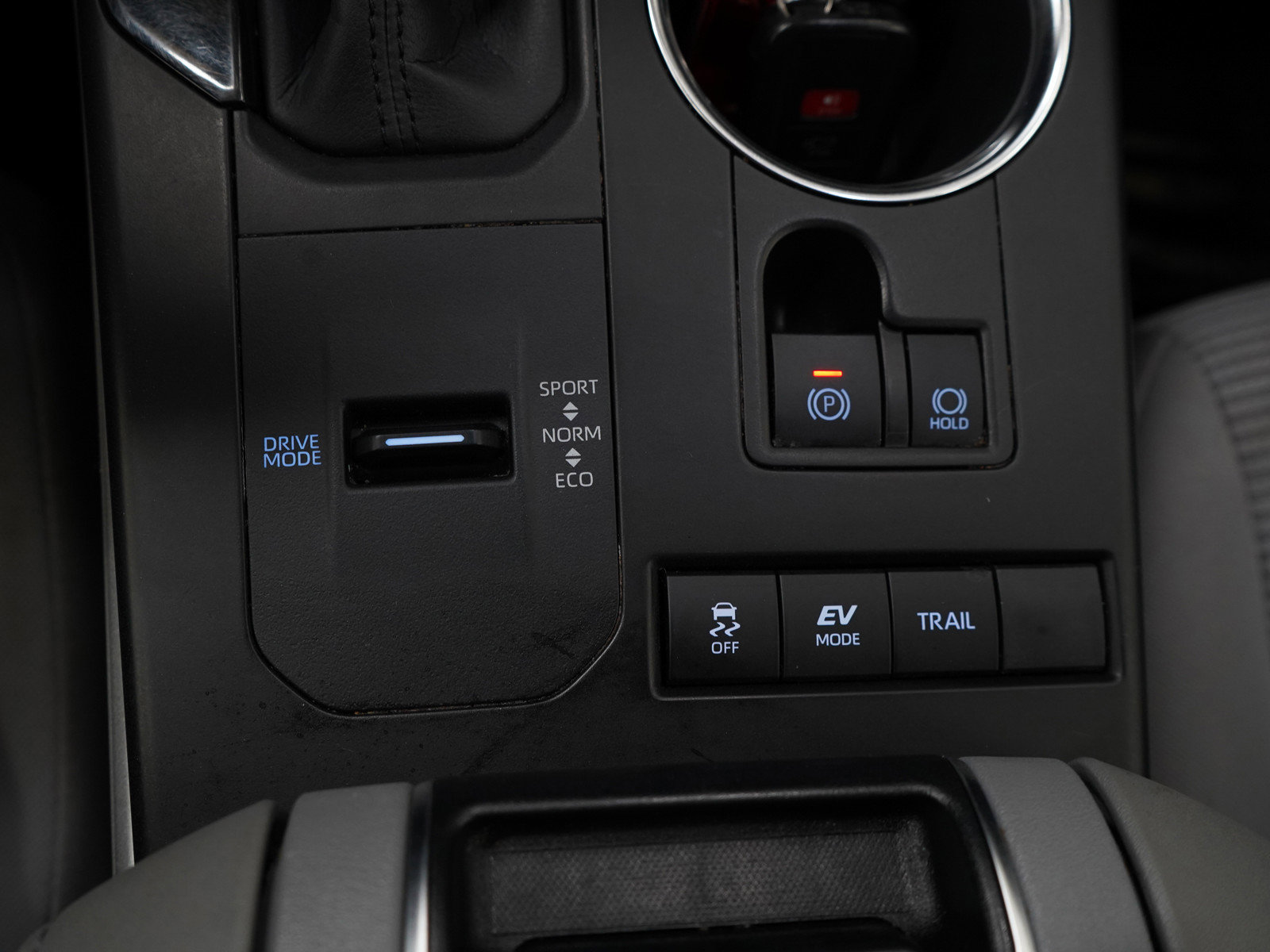 Used 2020 Toyota Highlander LE AWD/4WD image 24