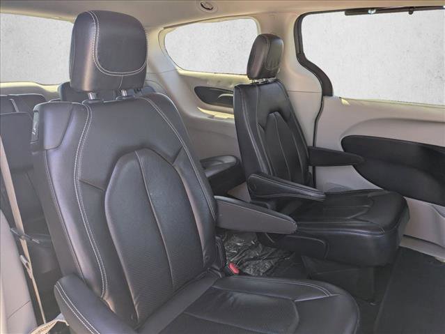 Used 2022 Chrysler Pacifica Touring-L FWD image 17