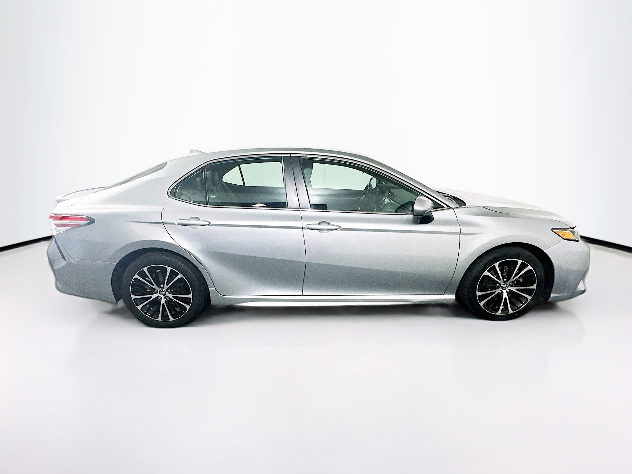 Used 2020 Toyota Camry SE FWD image 10