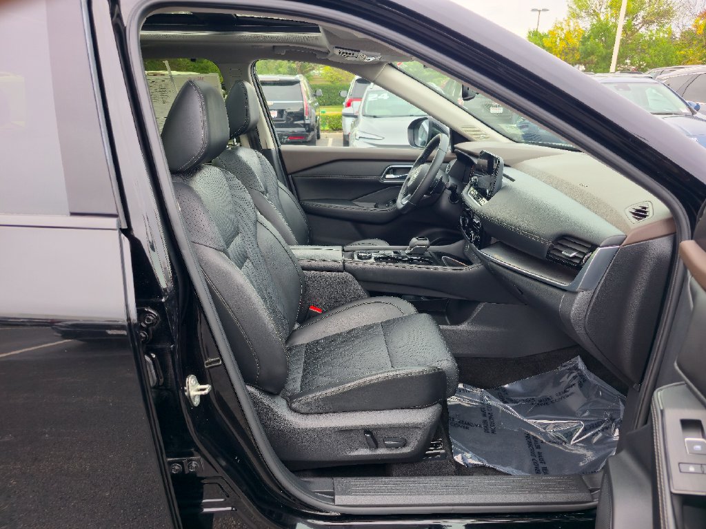 Used 2023 Nissan Rogue Platinum AWD/4WD image 27