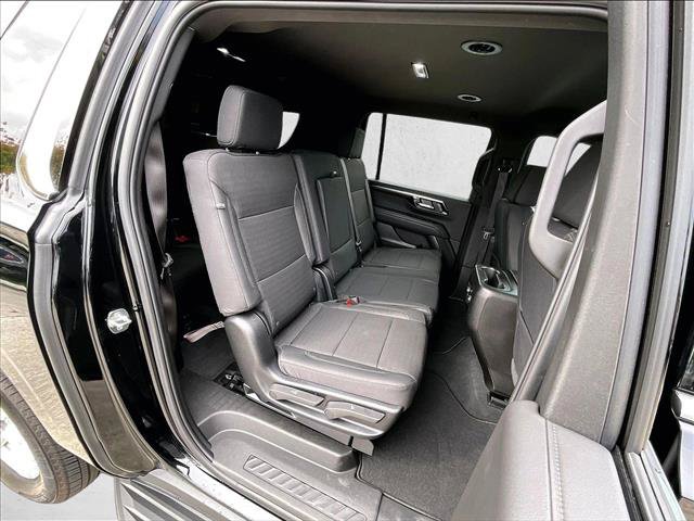 Used 2026 Chevrolet Suburban LS RWD image 29
