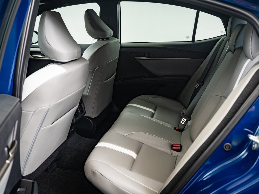 Used 2025 Toyota Camry SE image 32