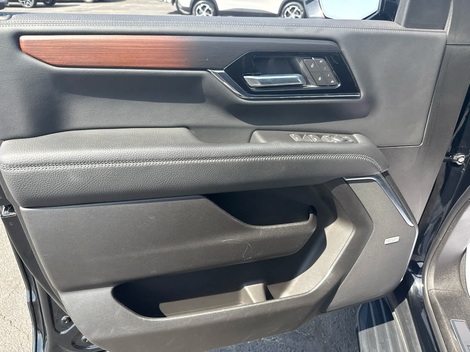 Used 2025 GMC Yukon Denali AWD/4WD image 12