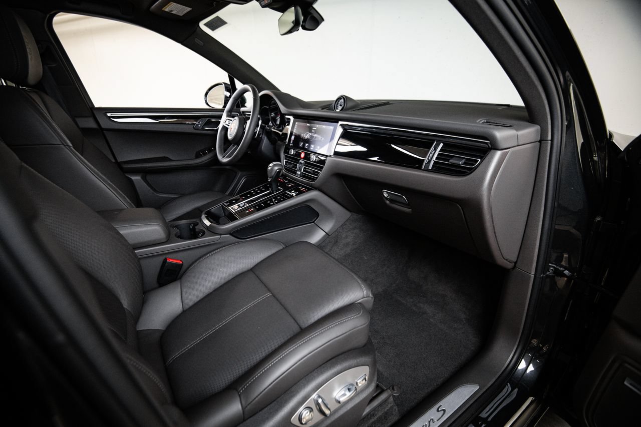 Certified 2026 Porsche Macan S AWD/4WD image 28