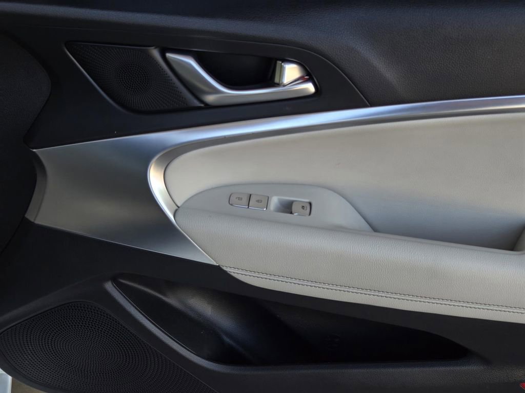 Used 2025 Genesis G70 2.5T AWD/4WD image 8