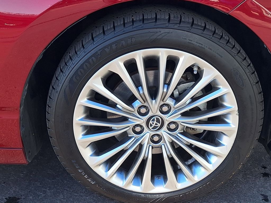 Used 2019 Toyota Avalon Limited image 34