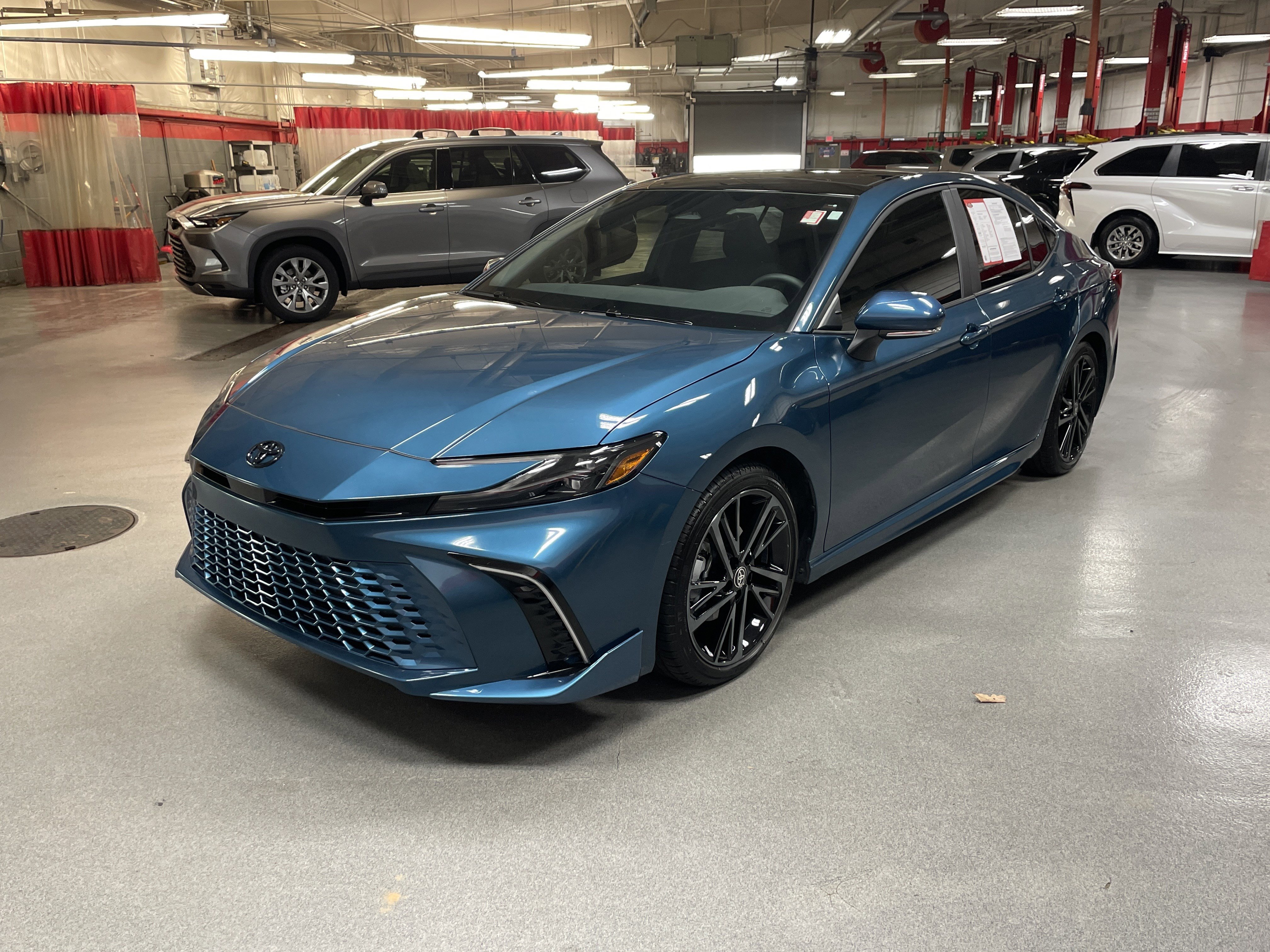 Used 2025 Toyota Camry XSE image 5