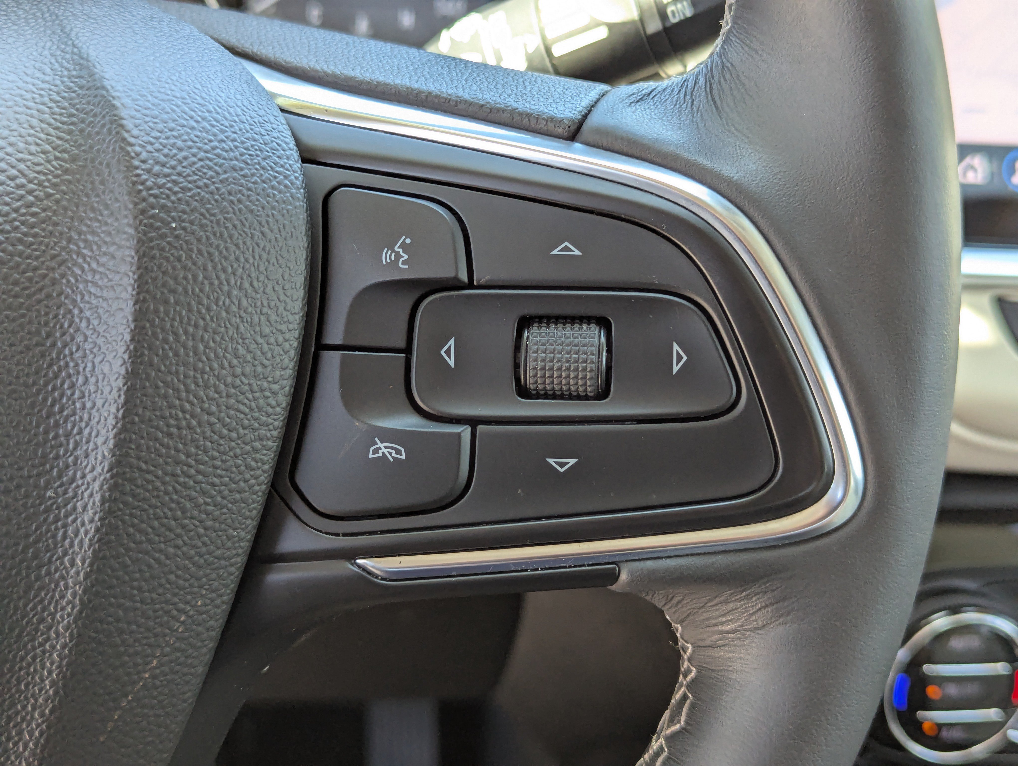 Used 2022 Buick Encore GX Essence w/ Advanced Technology Package FWD image 29