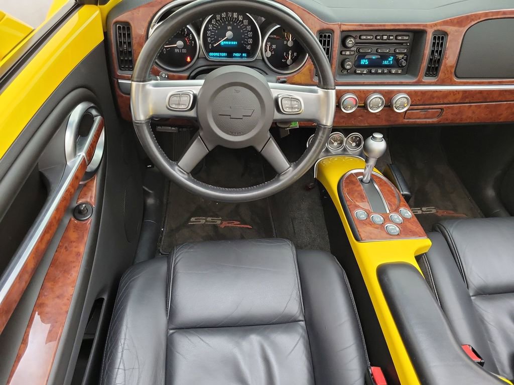 Used 2004 Chevrolet SSR w/ Preferred Equipment Group image 10