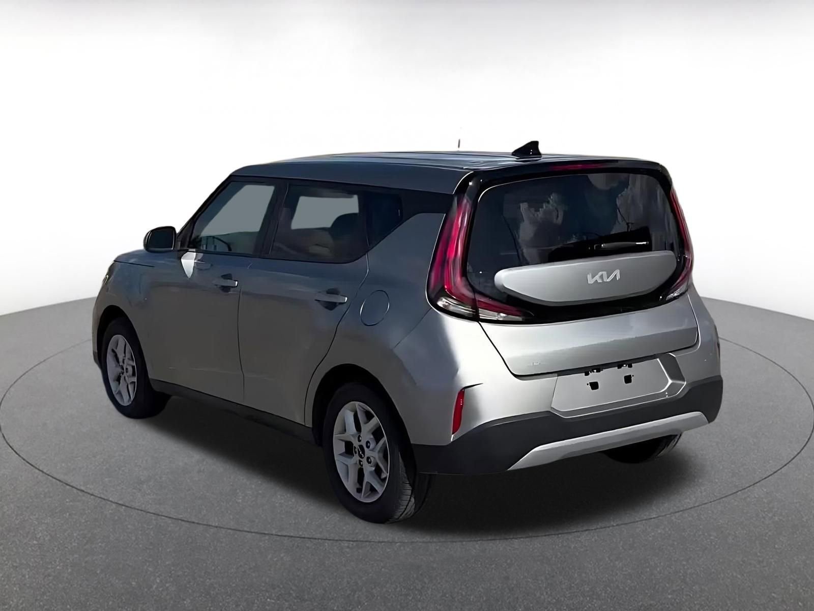 Used 2025 Kia Soul LX w/ LX Technology Package image 11