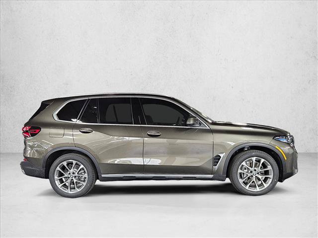 Used 2026 BMW X5 xDrive40i w/ Parking Assistance Package AWD/4WD image 4