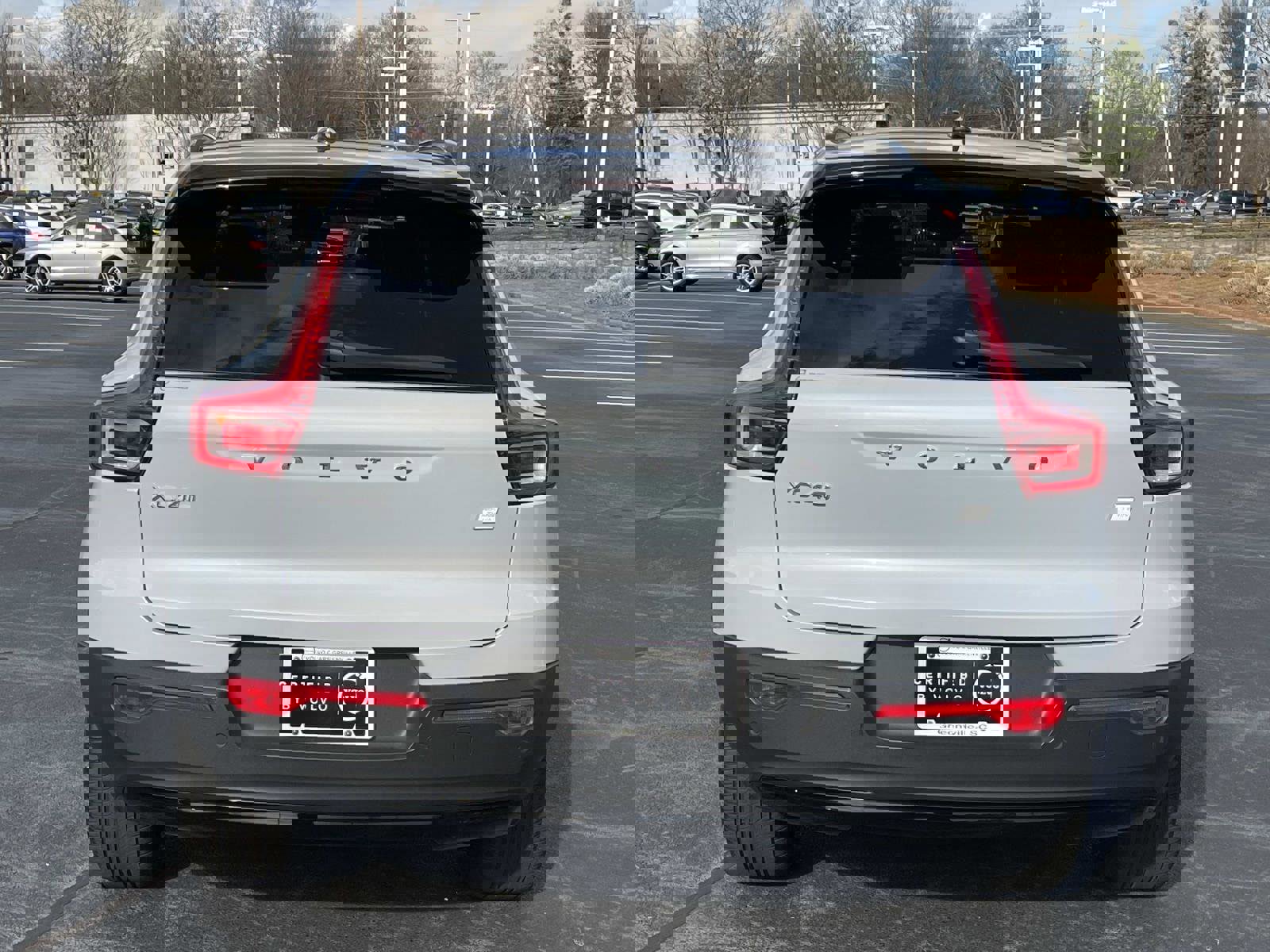 Certified 2022 Volvo XC40 P8 Recharge Plus image 6