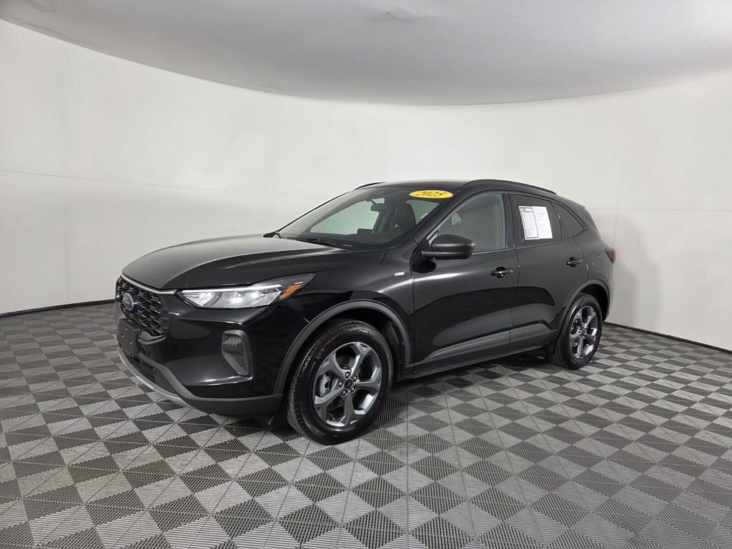 Used 2025 Ford Escape ST-Line image 9
