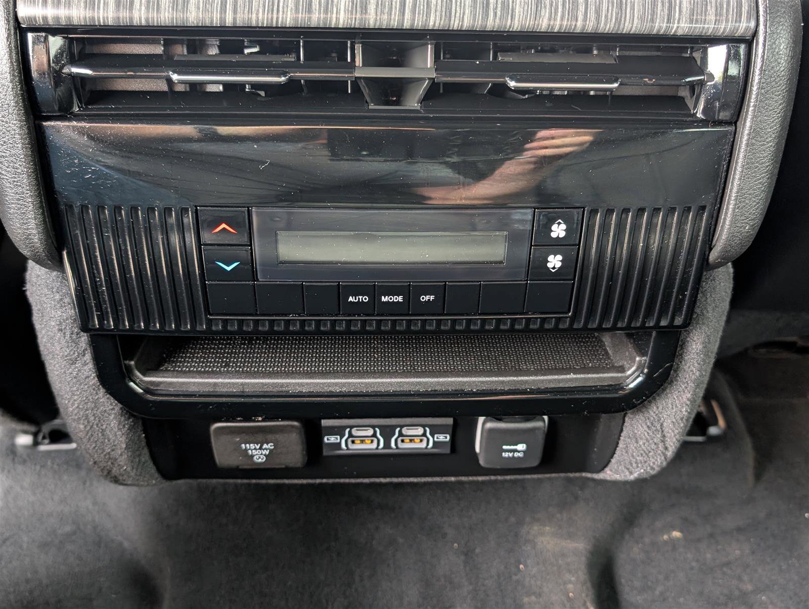 Used 2024 Jeep Wagoneer Series II w/ Flexible Seating Group image 16