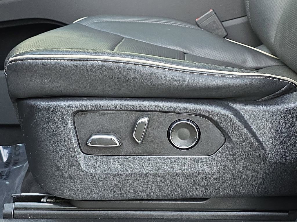 Used 2021 Cadillac Escalade ESV Premium Luxury w/ Performance Package image 33