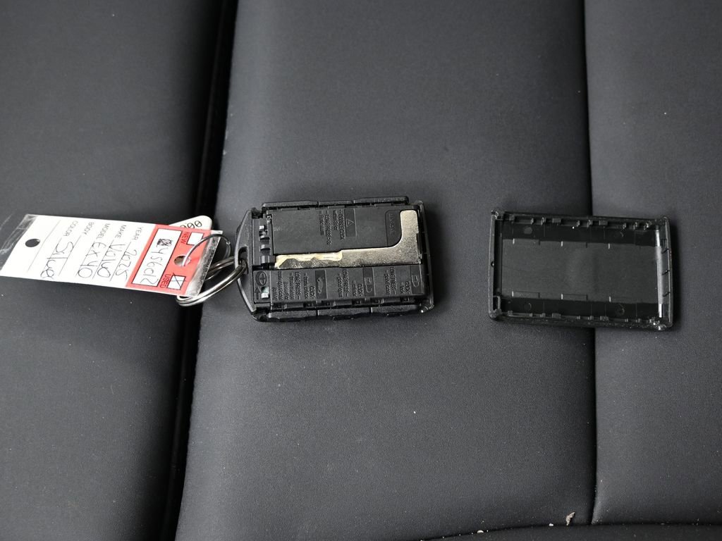 Used 2025 Volvo EX40 Core AWD/4WD image 10