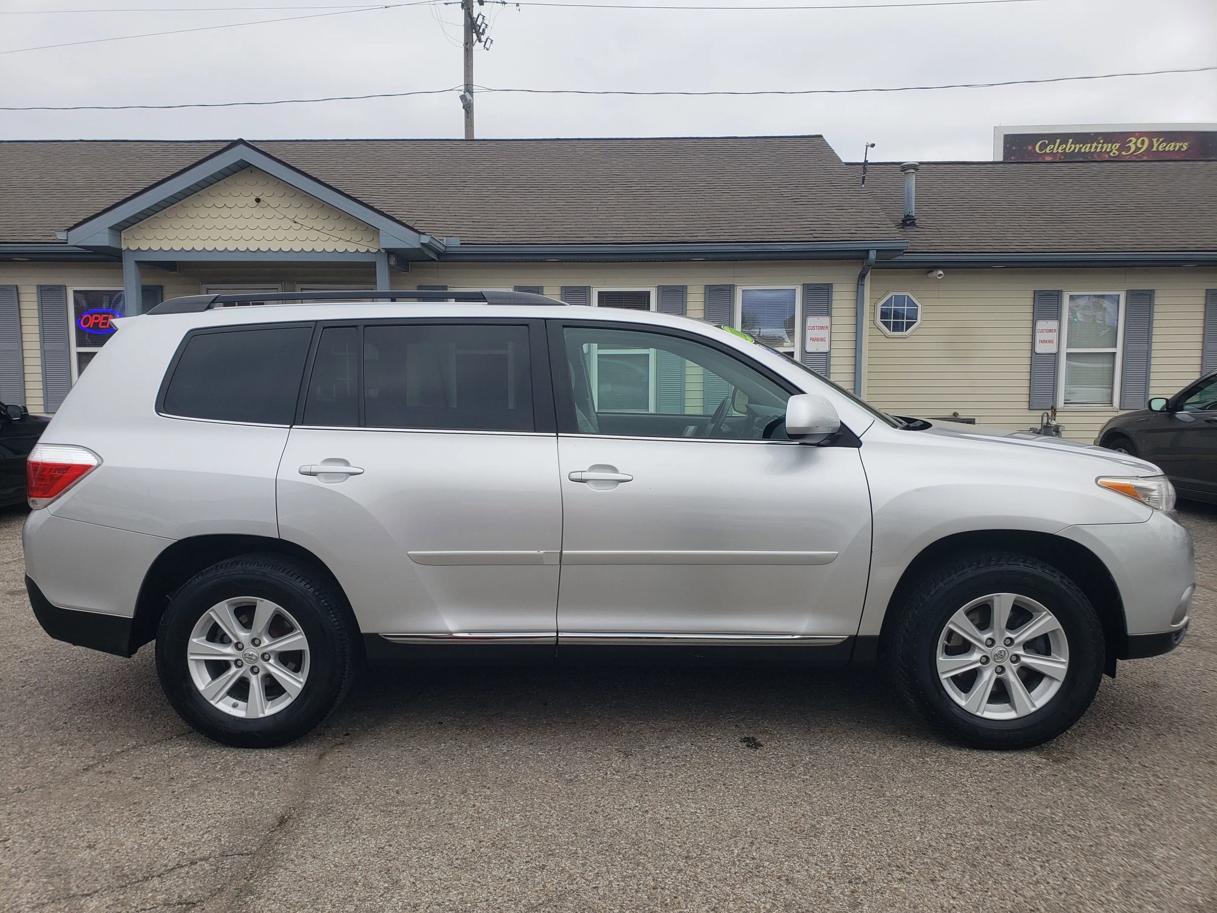 Used 2012 Toyota Highlander SE image 6