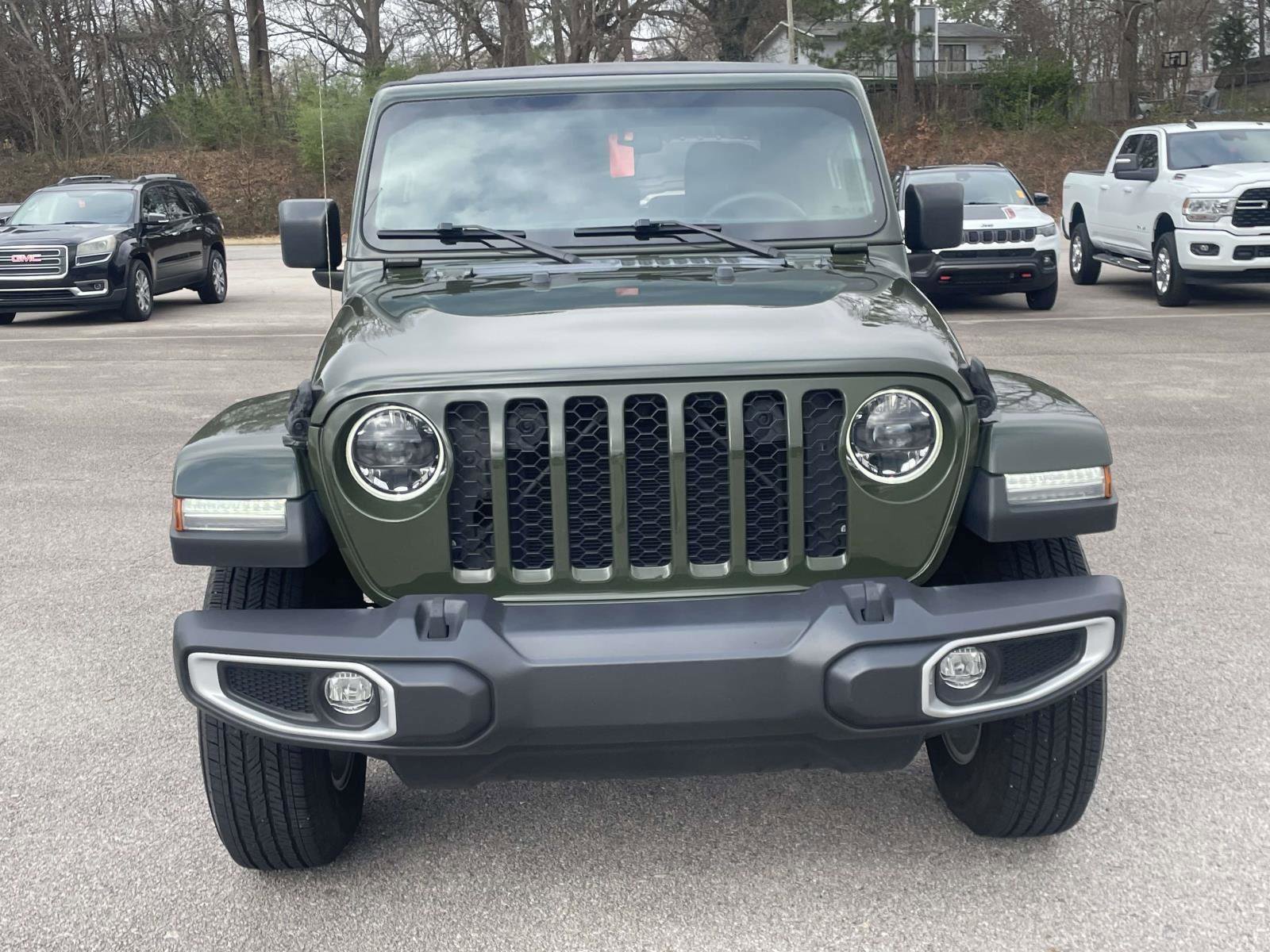 Used 2023 Jeep Gladiator Sport AWD/4WD video 3