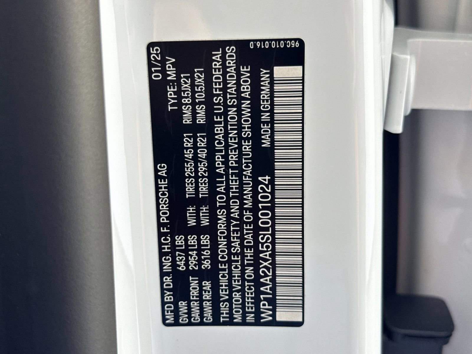 Certified 2025 Porsche Macan 4 Electric AWD/4WD image 36
