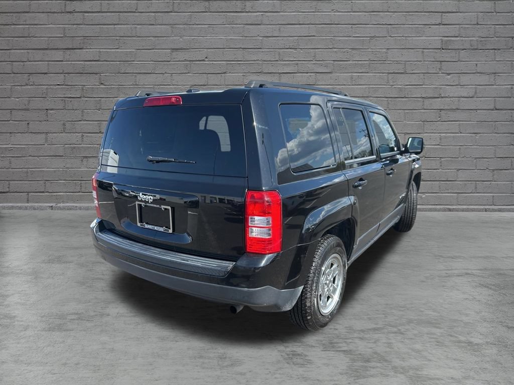 Used 2017 Jeep Patriot Sport w/ Power Value Group FWD image 9