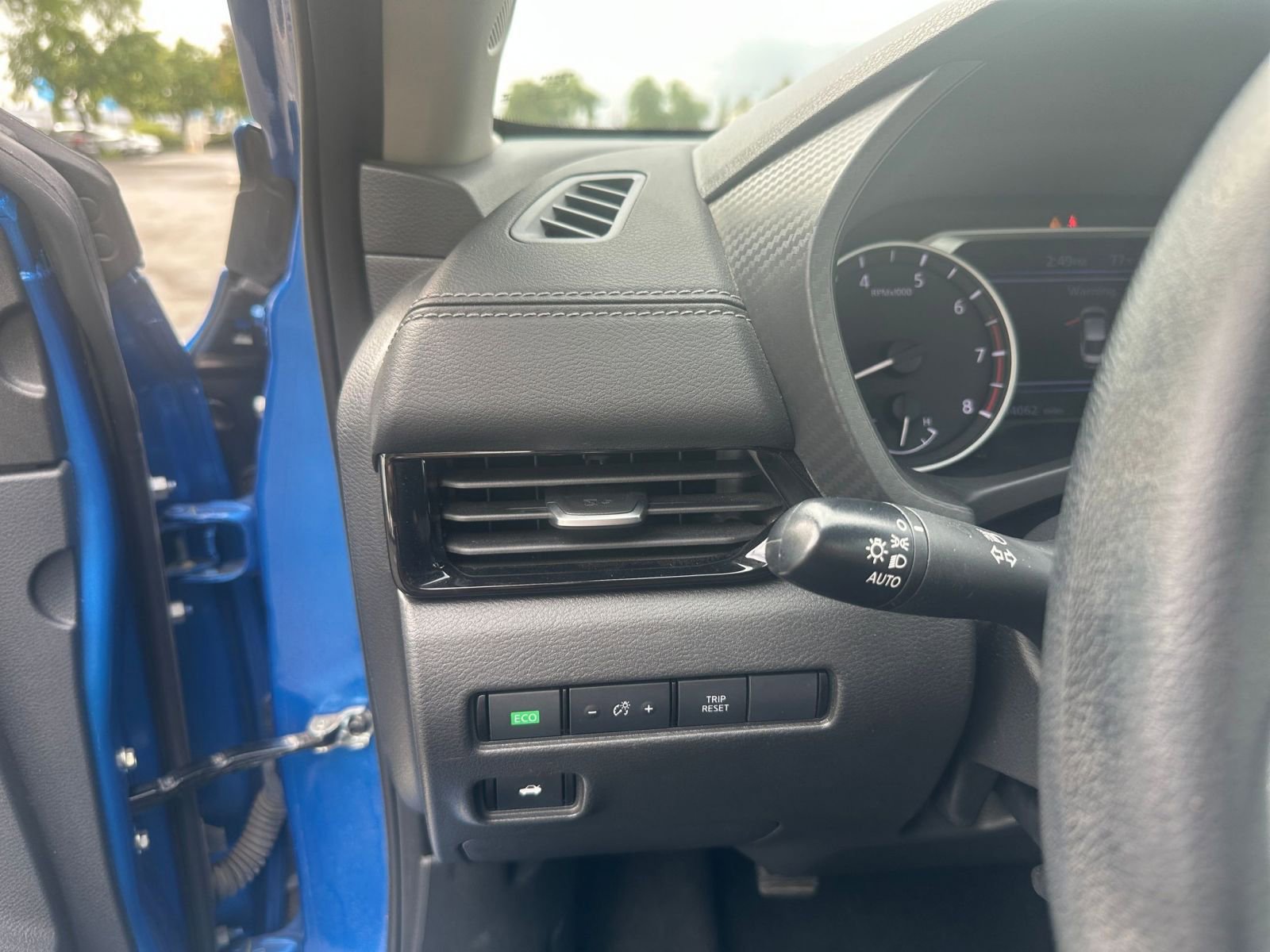 Used 2025 Nissan Sentra SV image 32