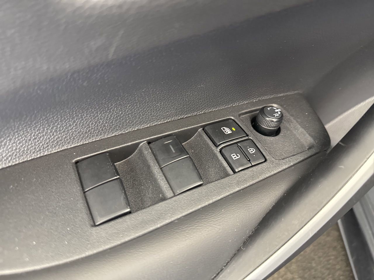 Used 2025 Toyota Corolla SE image 35