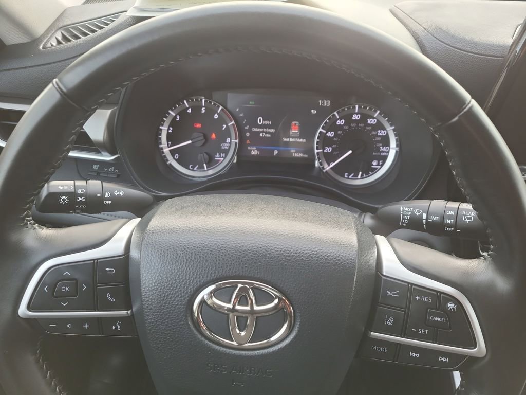 Used 2023 Toyota Highlander LE image 16