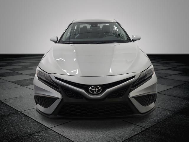 Used 2021 Toyota Camry SE w/ Cold Weather Package AWD/4WD image 2